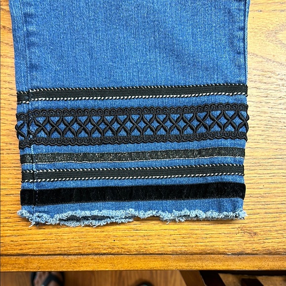 🎉HP🎉 Ann Taylor Blue Women's Jeans with Embroidered Hem - Picture 4 of 5
